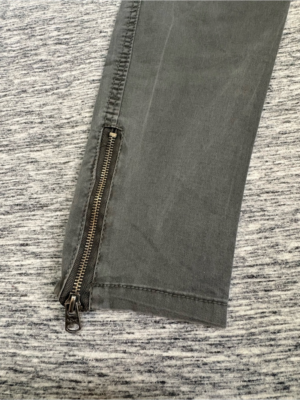 NWT - Buffalo David Bitton Ladies Grey Cargo Pants Skinny Leg Size 27 - Picture 2 of 7